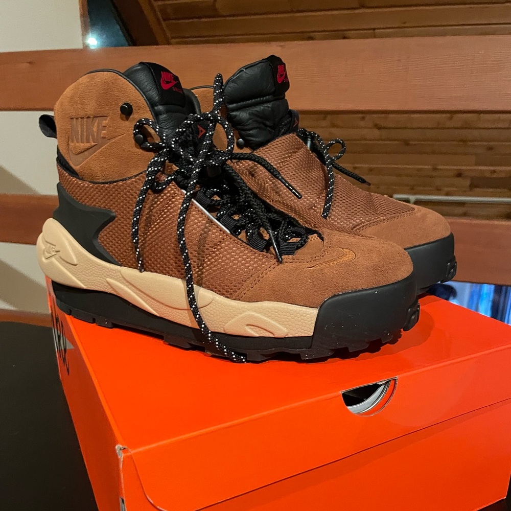 Nike sacai magmascape